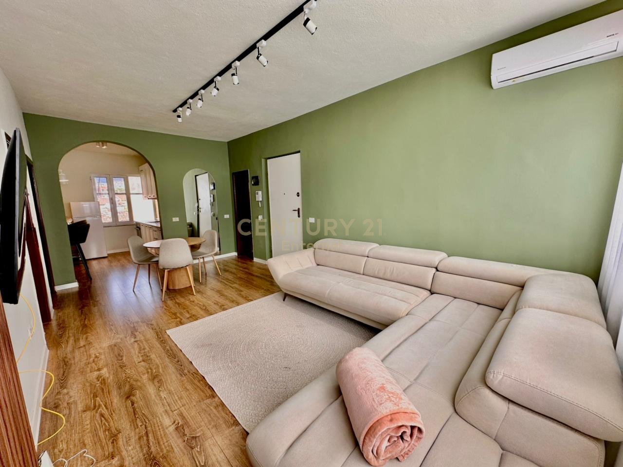 Apartament për qira 2+1 në Rrugën e Durrësit