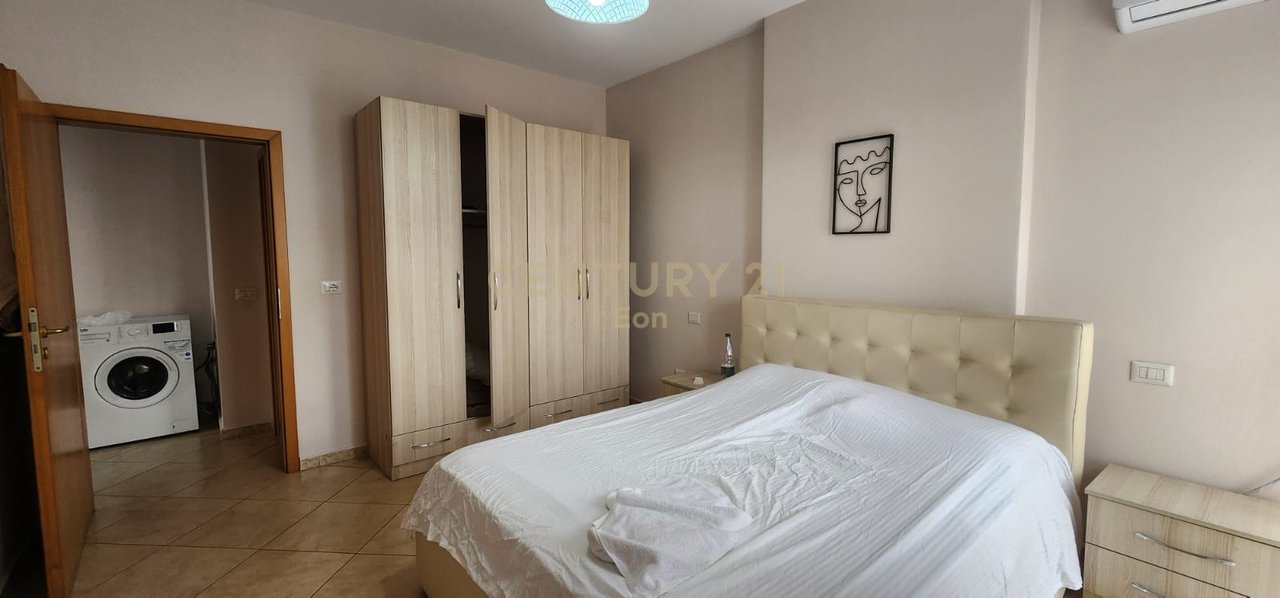JEPET ME QERA APARTAMENT 3+1+2 PRANE PORTIT !