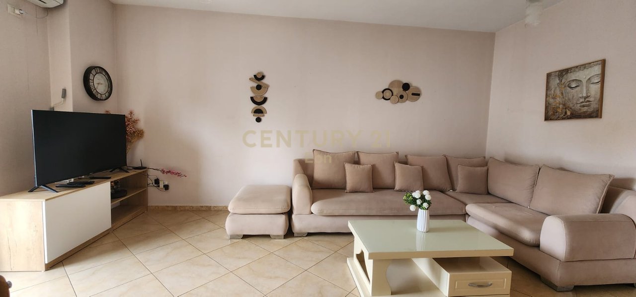 JEPET ME QERA APARTAMENT 3+1+2 PRANE PORTIT !