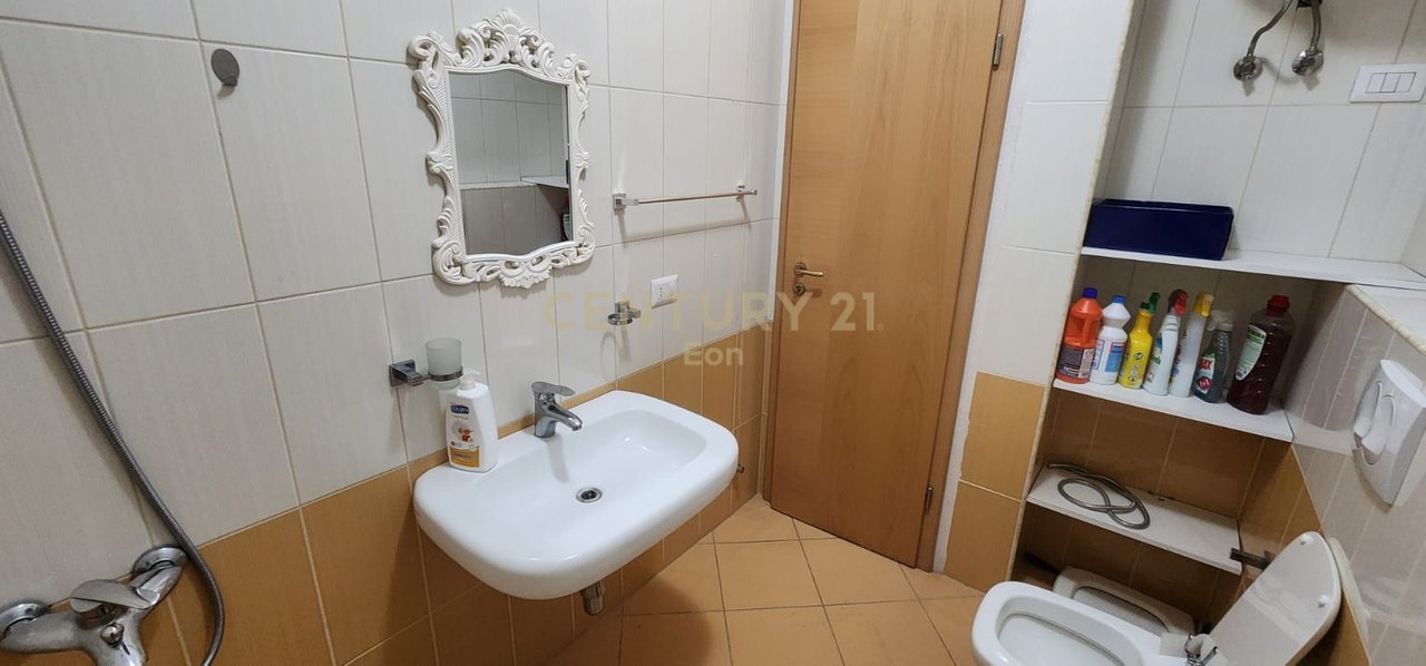 JEPET ME QERA APARTAMENT 3+1+2 PRANE PORTIT !