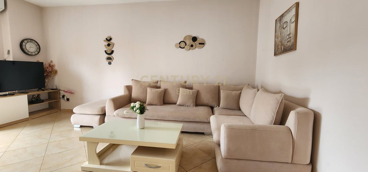 JEPET ME QERA APARTAMENT 3+1+2 PRANE PORTIT !