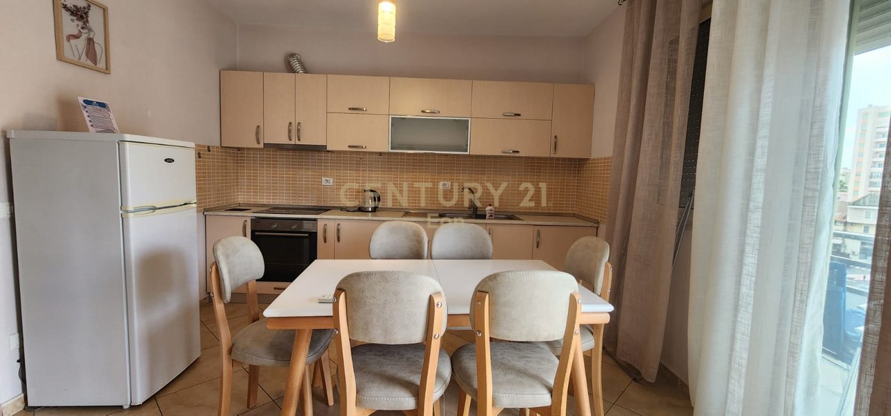 JEPET ME QERA APARTAMENT 3+1+2 PRANE PORTIT !