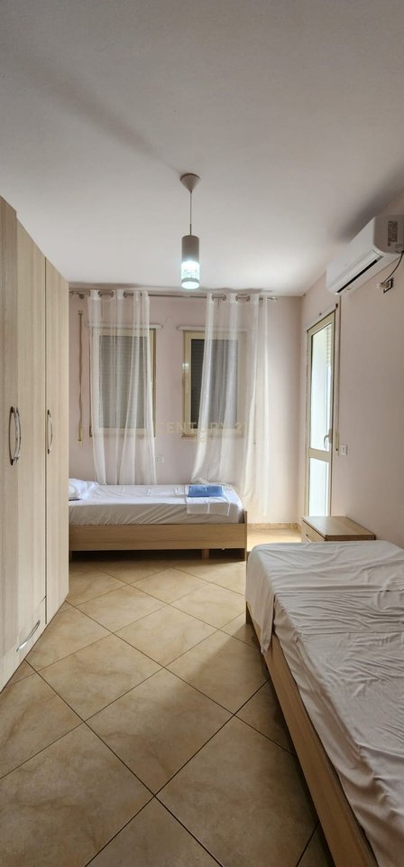 JEPET ME QERA APARTAMENT 3+1+2 PRANE PORTIT !