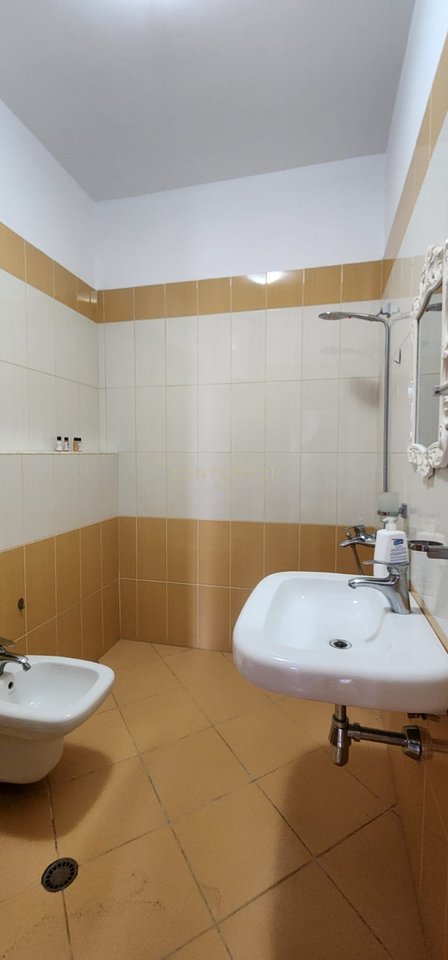 JEPET ME QERA APARTAMENT 3+1+2 PRANE PORTIT !