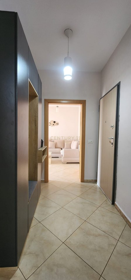JEPET ME QERA APARTAMENT 3+1+2 PRANE PORTIT !
