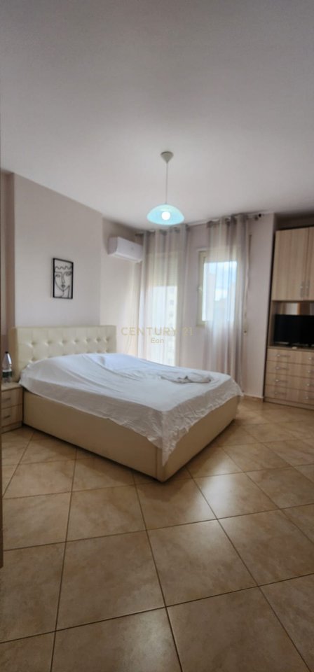JEPET ME QERA APARTAMENT 3+1+2 PRANE PORTIT !