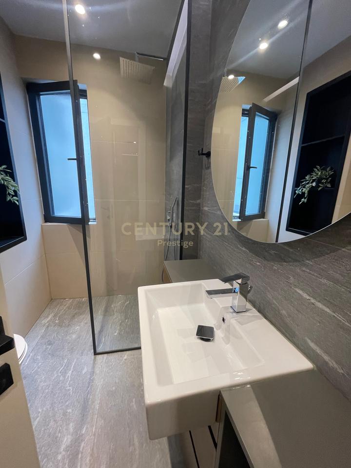 APPARTAMENTO 2+1+2 + GARAGE IN AFFITTO VICINO A "RADISSON COLLECTION", DRY LAKE, TIRANA!
