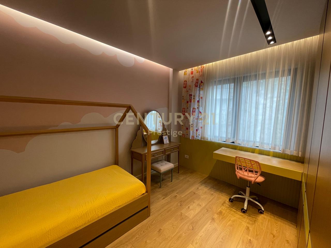 APPARTAMENTO 2+1+2 + GARAGE IN AFFITTO VICINO A "RADISSON COLLECTION", DRY LAKE, TIRANA!