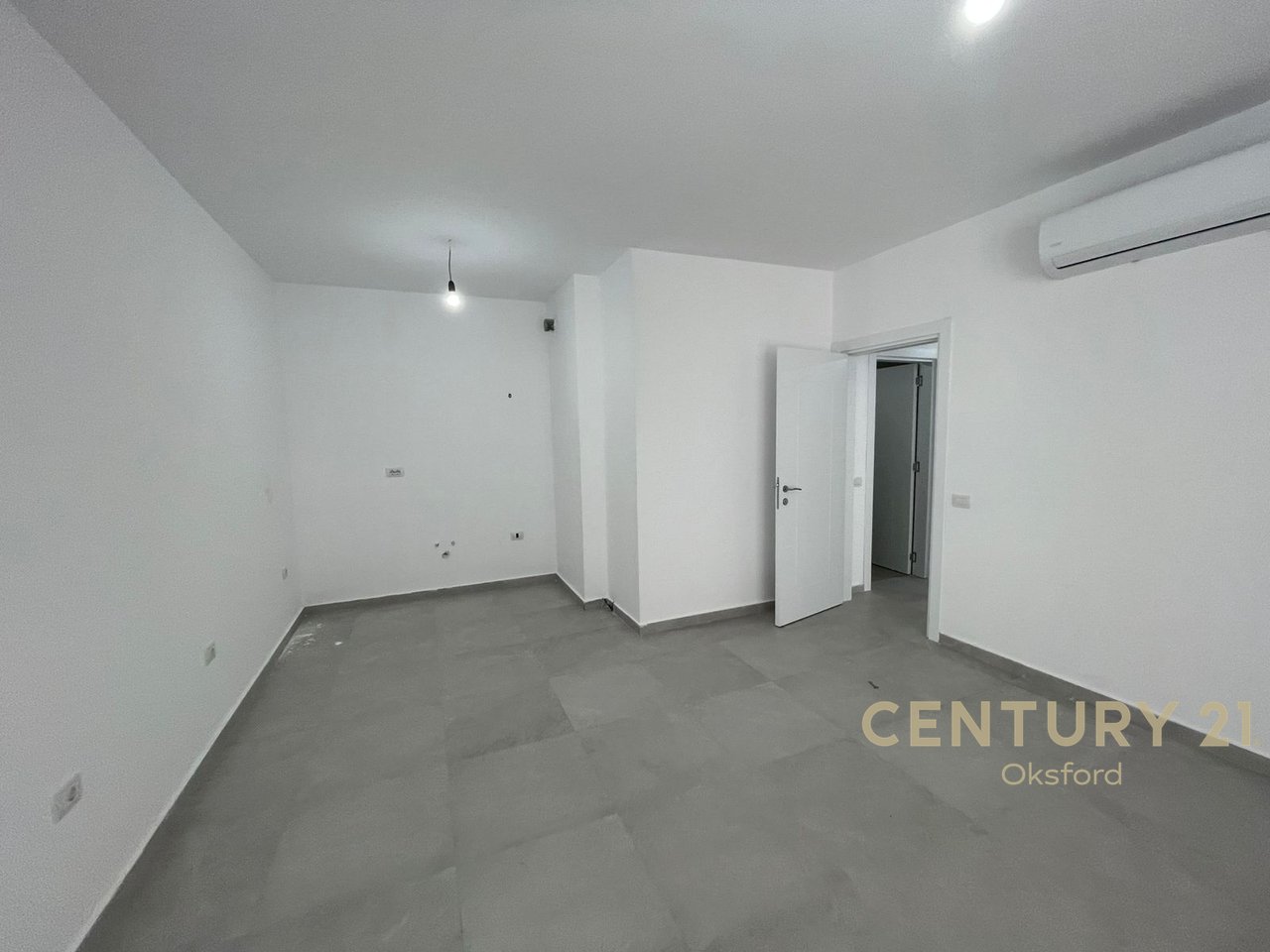 Apartament 2+1+2 për qira në Univers City!