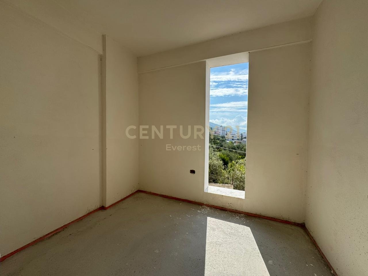 HOT WATER, APARTMENT 1+1 FOR SALE