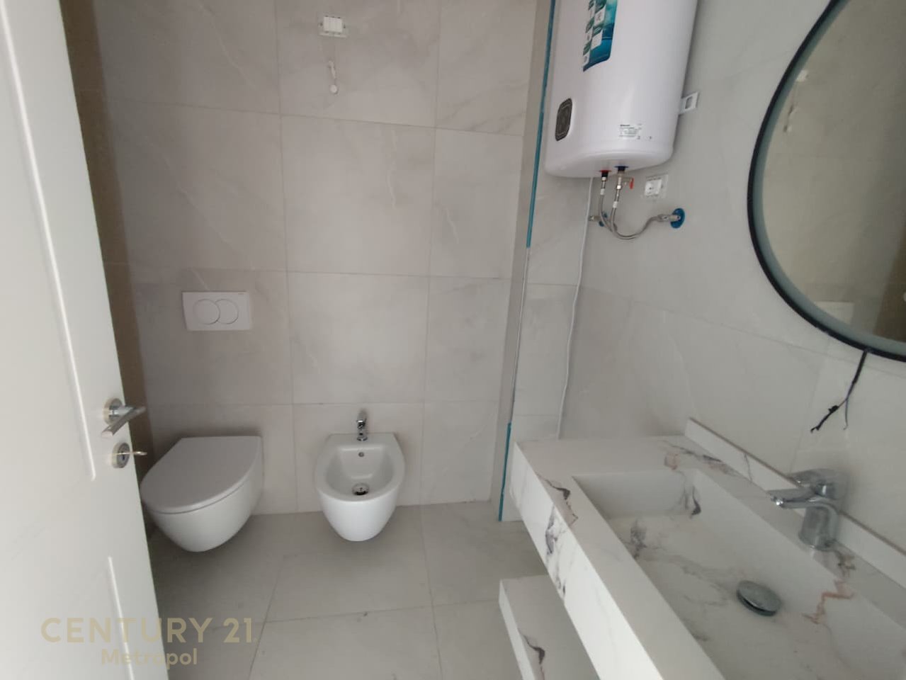 IN AFFITTO APPARTAMENTO 2+1+2 CON PARCHEGGIO PER UFFICIO!