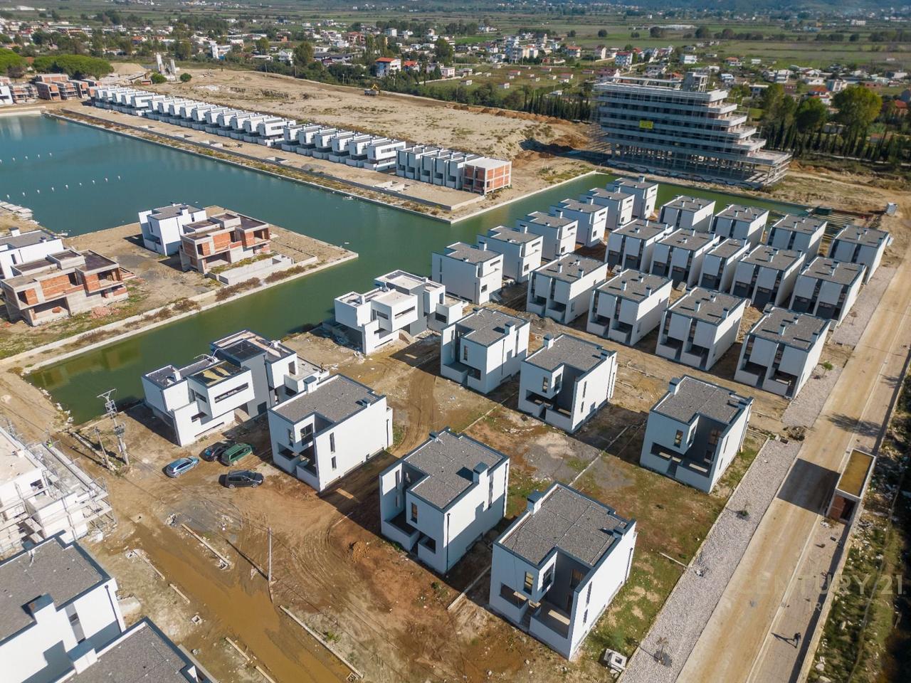 VILE PER SHITJE TEK TURQUOISE MARINA!