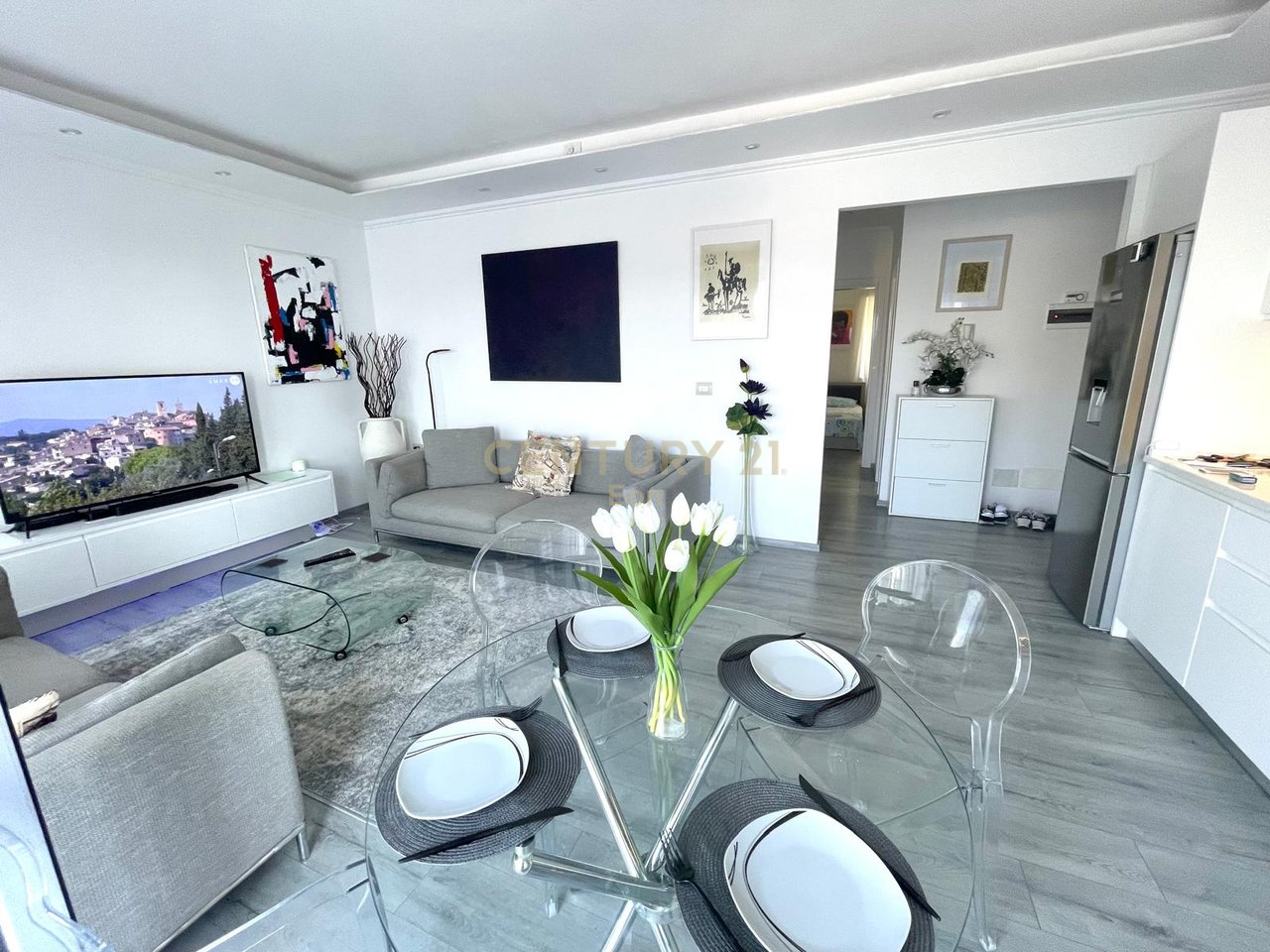 JEPET ME QIRA SUPER APARTAMENT 2+1+2 ME PAMJE DETI NE CURRILA !