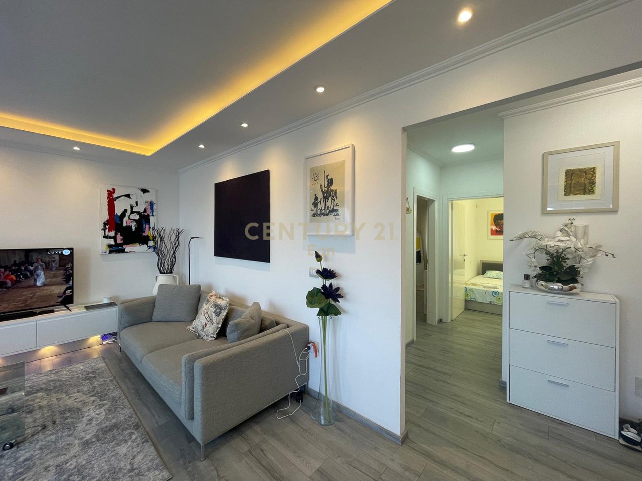 JEPET ME QIRA SUPER APARTAMENT 2+1+2 ME PAMJE DETI NE CURRILA !