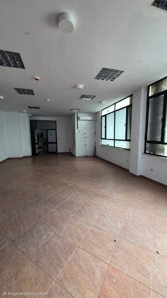 Jepet me qera zyre 90 m² te ish ekspozita!