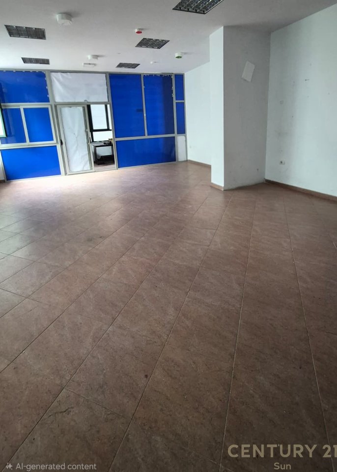 Jepet me qera zyre 90 m² te ish ekspozita!