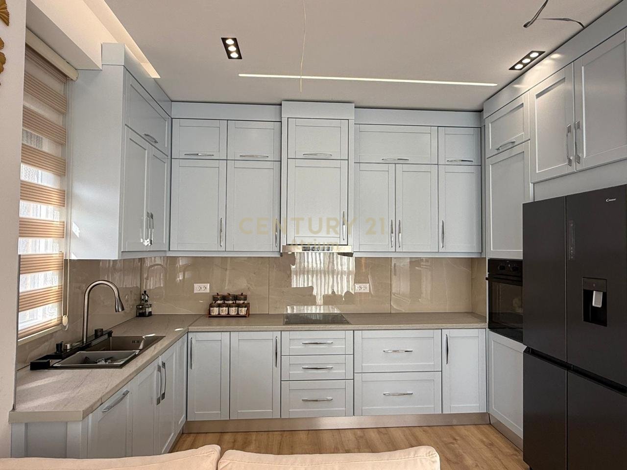 JEPET ME QIRA APARTAMENT 2+1+2+2 VERANDA+POST PARKIMI TEK GRAND PARK RESIDENCE ,ISH FUSHA AVIACIONIT!