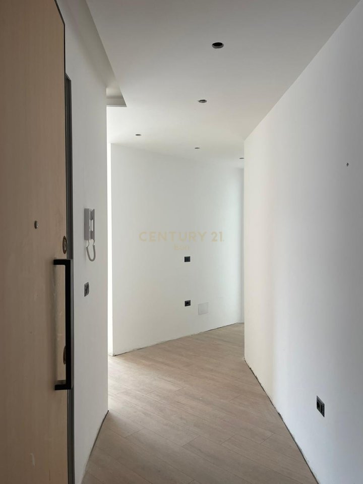 SHITET APARTAMENT 2+1 ME PAMJE DETI TEK "WHITE HILL RESIDENCE" NE CURRILA!