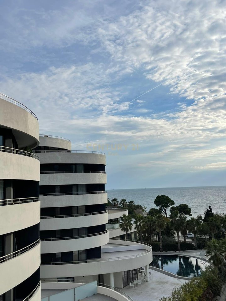 SHITET APARTAMENT 2+1 ME PAMJE DETI TEK "WHITE HILL RESIDENCE" NE CURRILA!