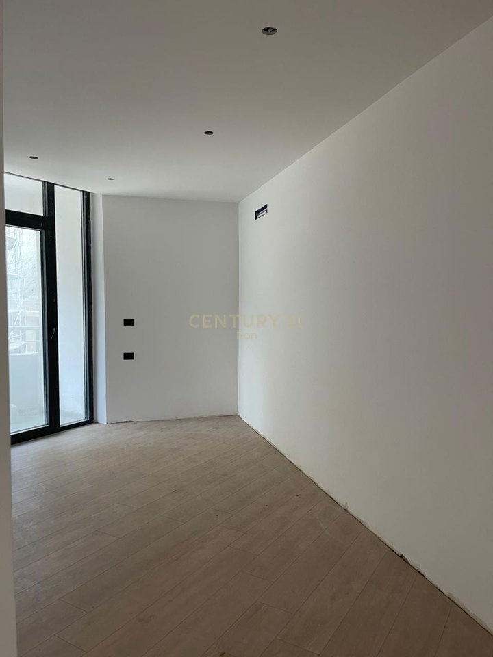 SHITET APARTAMENT 2+1 ME PAMJE DETI TEK "WHITE HILL RESIDENCE" NE CURRILA!