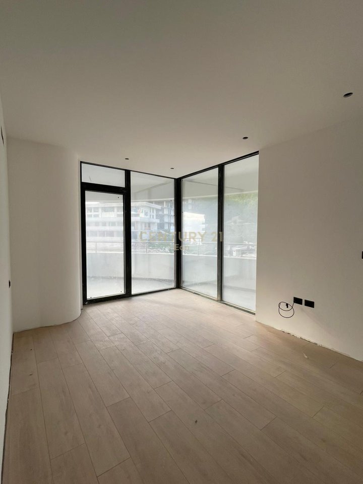 SHITET APARTAMENT 2+1 ME PAMJE DETI TEK "WHITE HILL RESIDENCE" NE CURRILA!