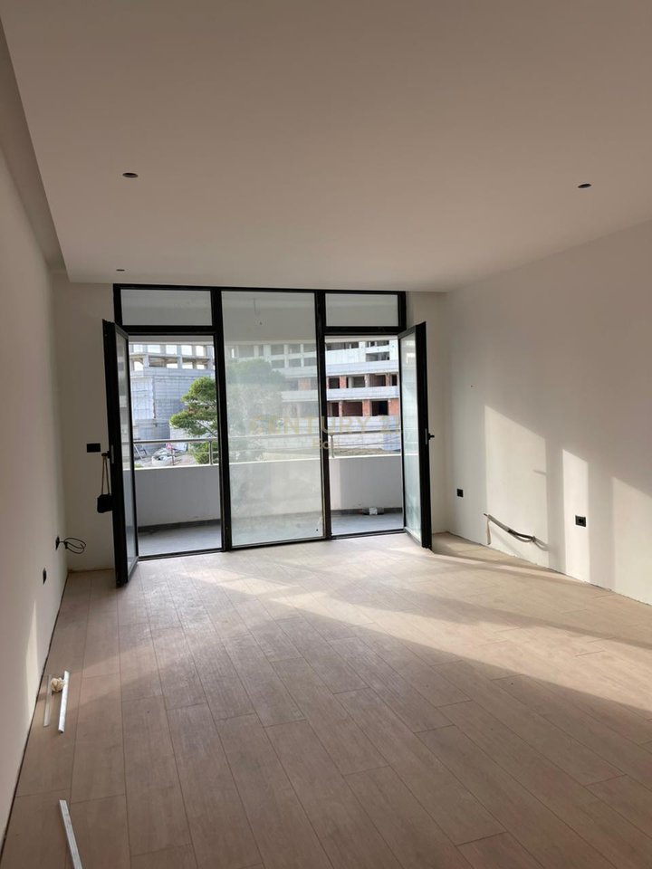 SHITET APARTAMENT 2+1 ME PAMJE DETI TEK "WHITE HILL RESIDENCE" NE CURRILA!