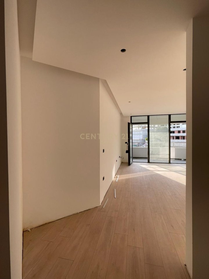 SHITET APARTAMENT 2+1 ME PAMJE DETI TEK "WHITE HILL RESIDENCE" NE CURRILA!