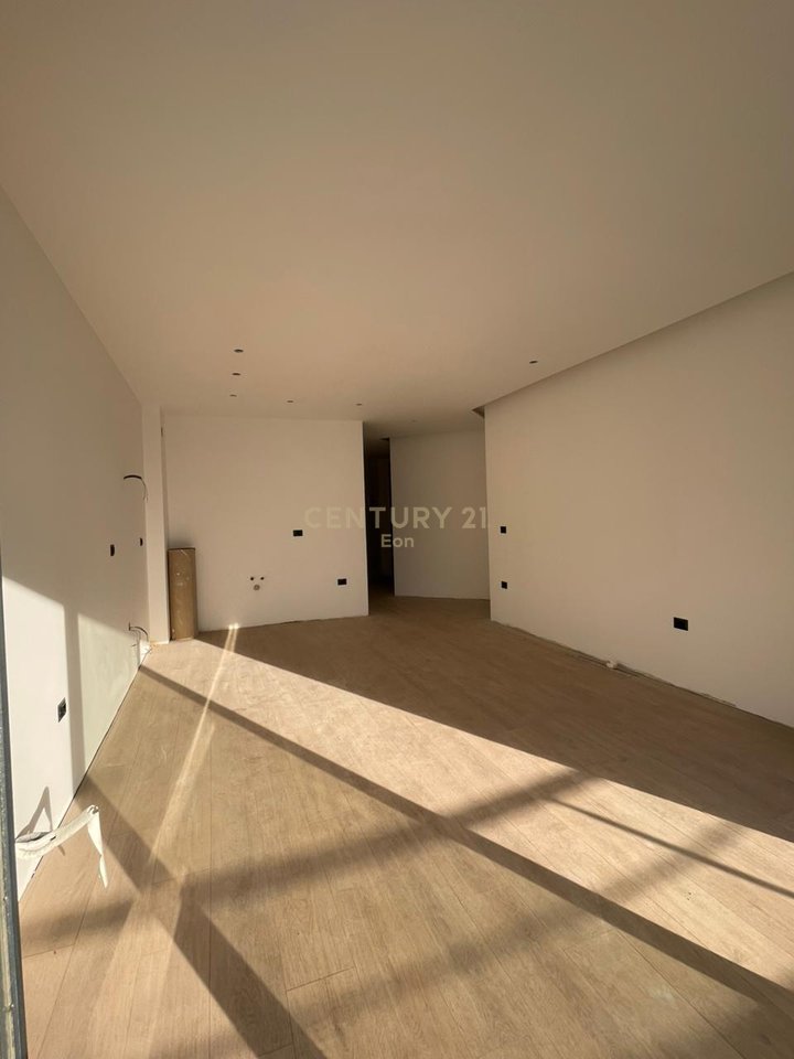 SHITET APARTAMENT 2+1 ME PAMJE DETI TEK "WHITE HILL RESIDENCE" NE CURRILA!