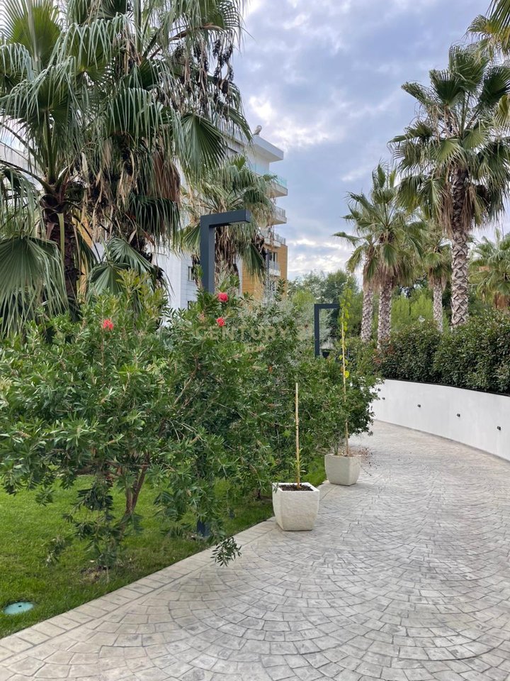 SHITET APARTAMENT 2+1 ME PAMJE DETI TEK "WHITE HILL RESIDENCE" NE CURRILA!