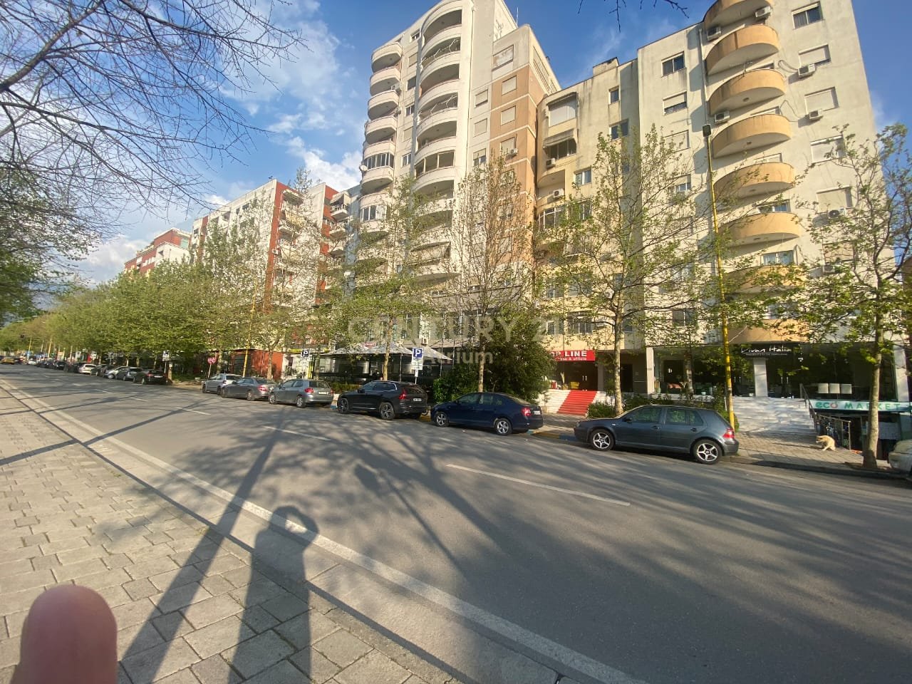 JEPET ME QIRA AMBIENT BIZNESI  PRANE MATERNITETIT TE RI !
