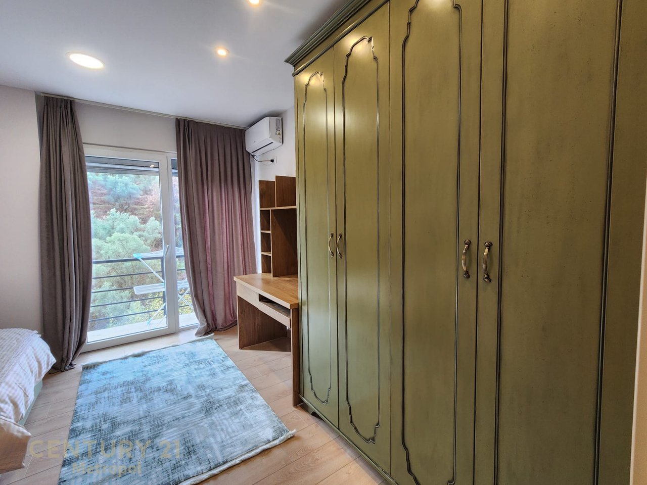 Apartment 3+1+2 bathrooms for rent in the Botanical Garden!