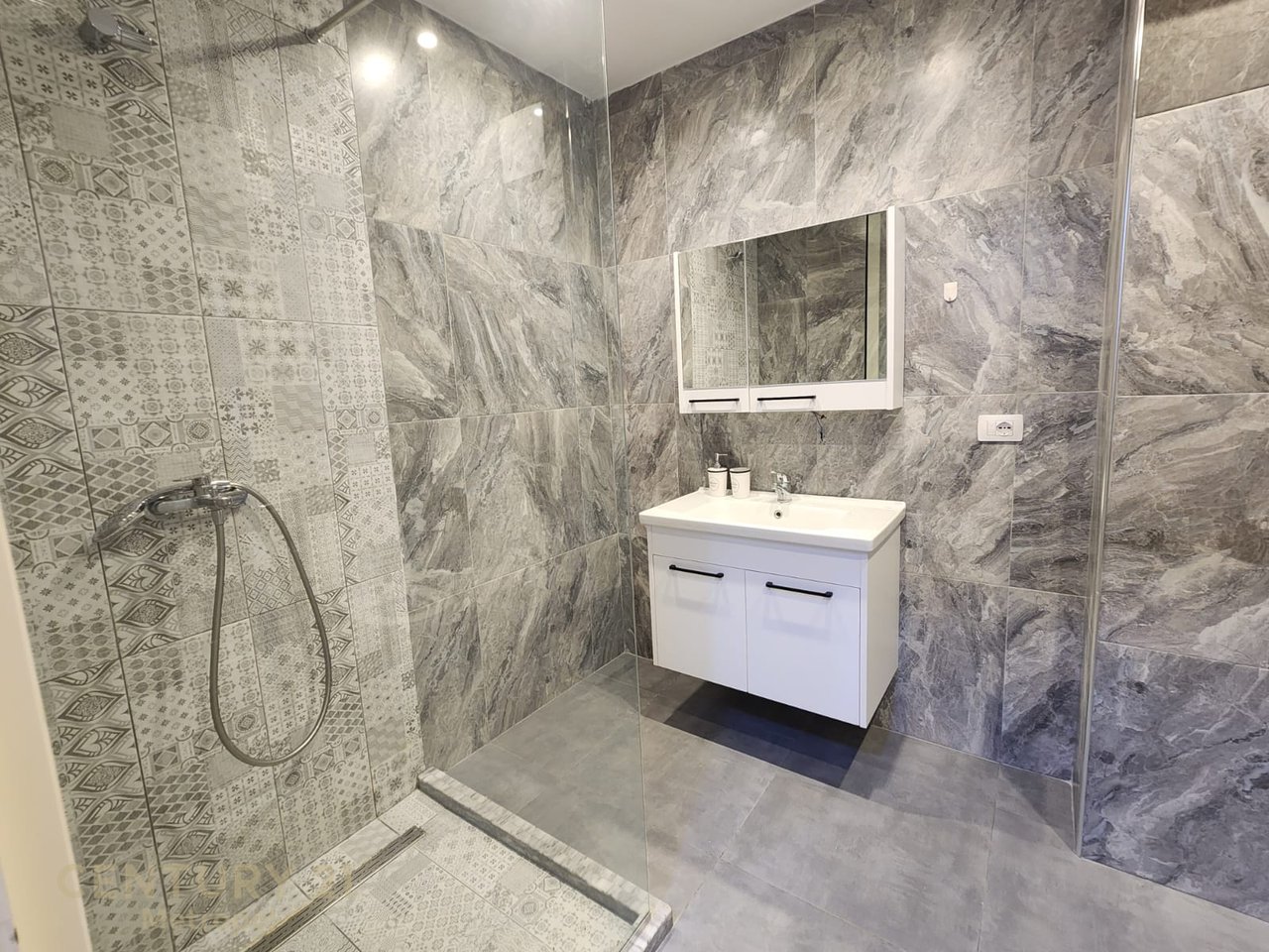 Apartment 3+1+2 bathrooms for rent in the Botanical Garden!