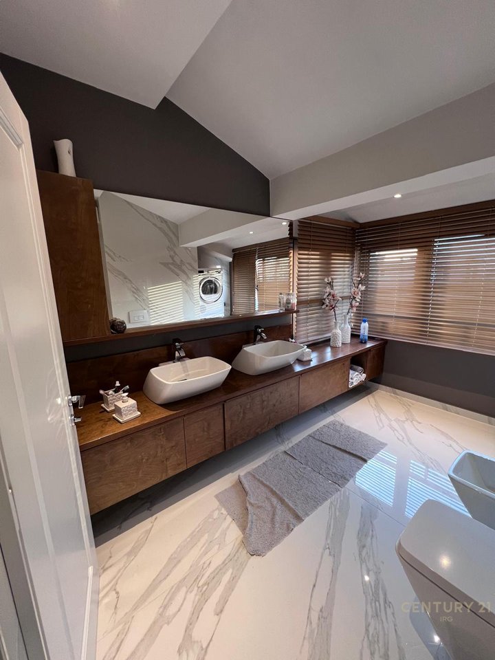 PENTHOUSE LUKSOZ NE QENDER PRANE  MINISTRISE SE DREJTESISE!