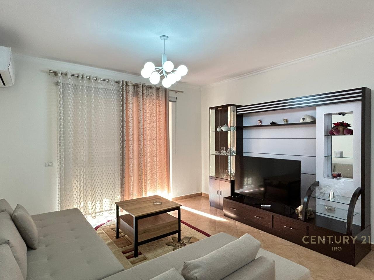 APARTAMENT 2+1+2 ME QERA PRANË RRUGËS SË KAVAJËS.