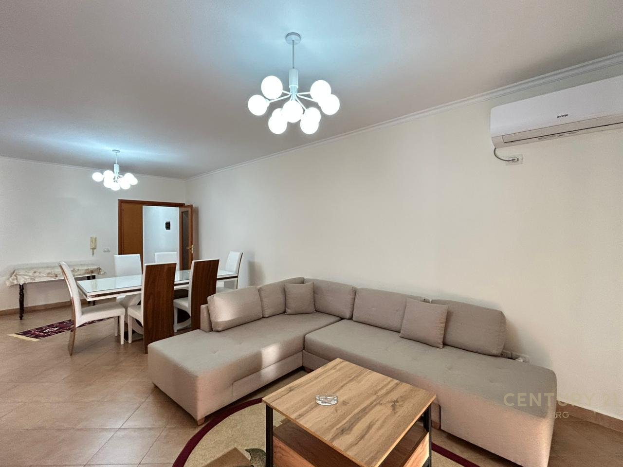 APARTAMENT 2+1+2 ME QERA PRANË RRUGËS SË KAVAJËS.
