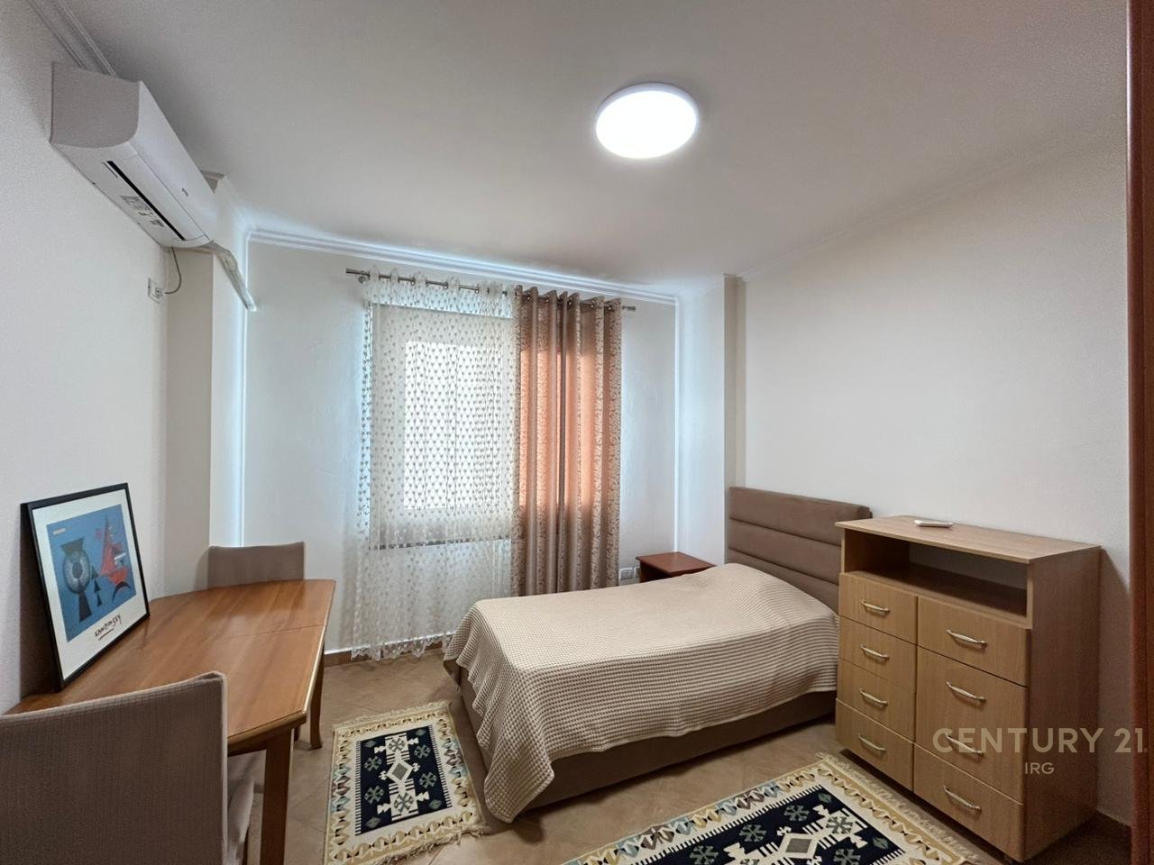 APARTAMENT 2+1+2 ME QERA PRANË RRUGËS SË KAVAJËS.
