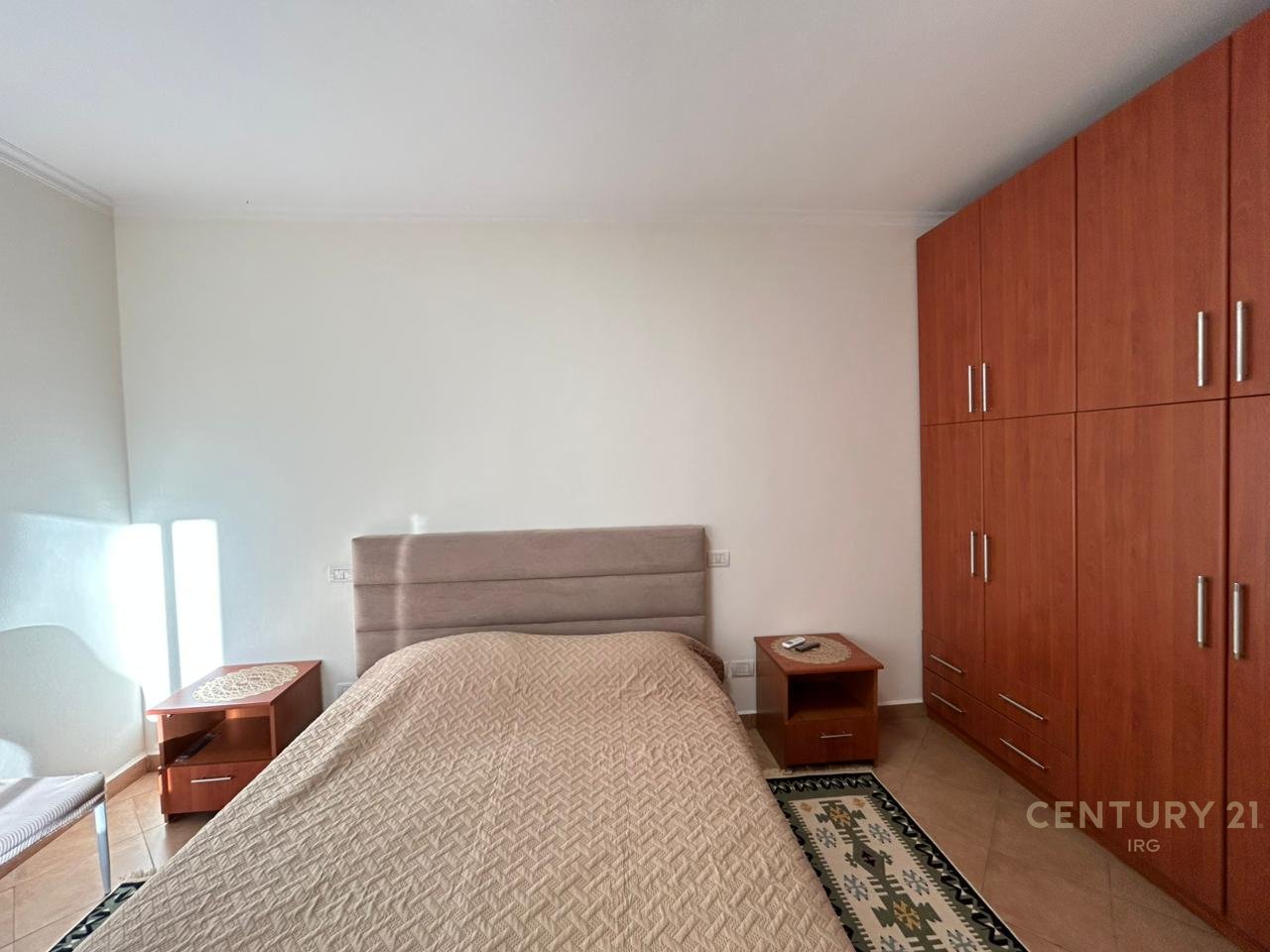 APARTAMENT 2+1+2 ME QERA PRANË RRUGËS SË KAVAJËS.