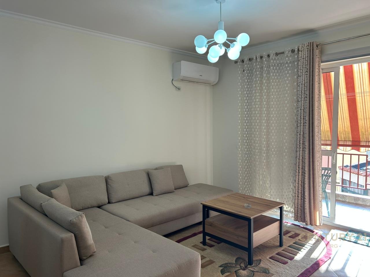 APARTAMENT 2+1+2 ME QERA PRANË RRUGËS SË KAVAJËS.