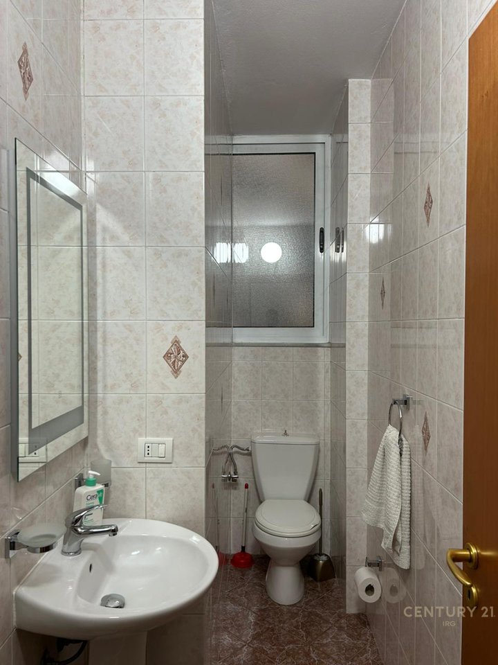 APARTAMENT 2+1+2 ME QERA PRANË RRUGËS SË KAVAJËS.