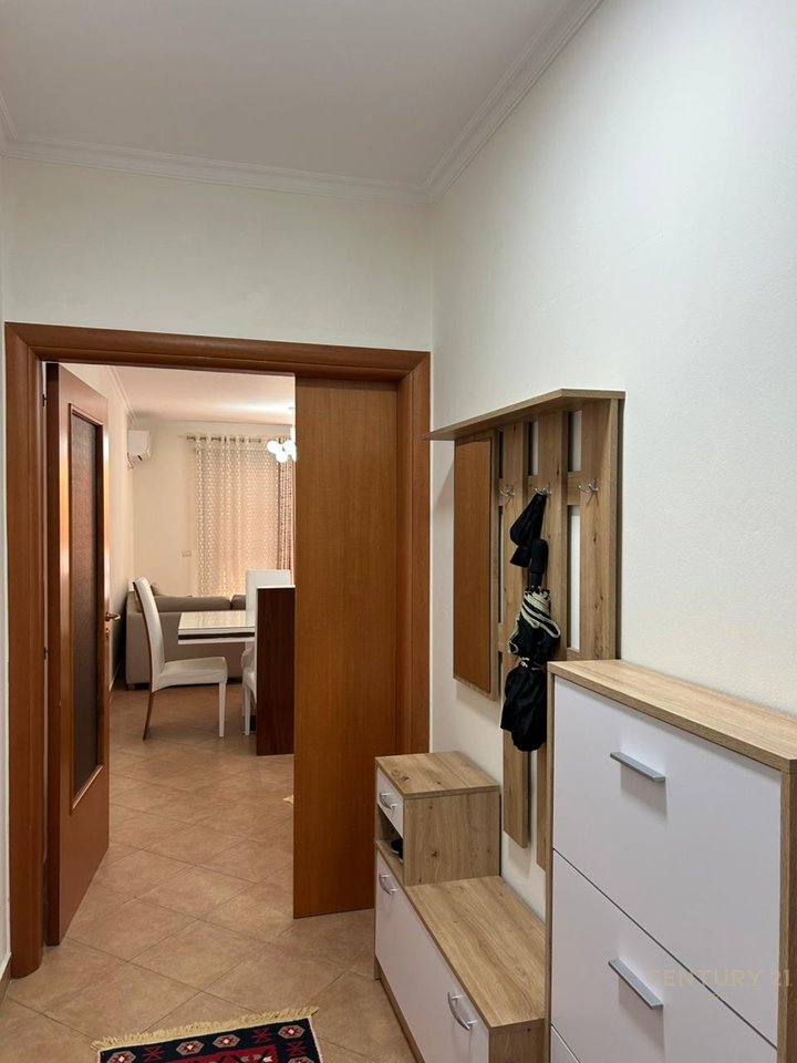 APARTAMENT 2+1+2 ME QERA PRANË RRUGËS SË KAVAJËS.