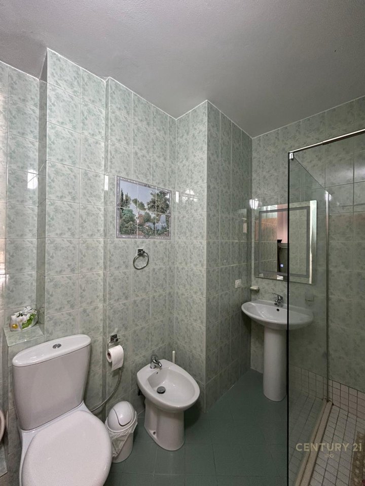 APARTAMENT 2+1+2 ME QERA PRANË RRUGËS SË KAVAJËS.