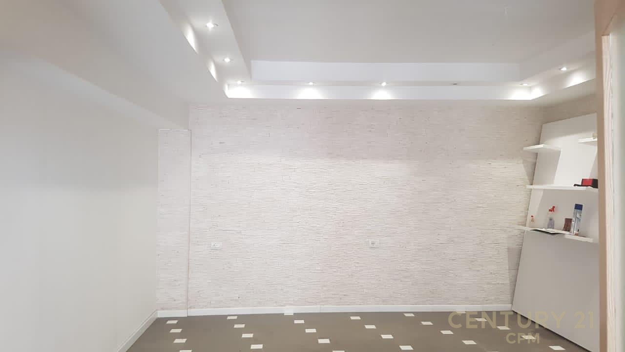 Commercial Space for Sale – Paris Commune