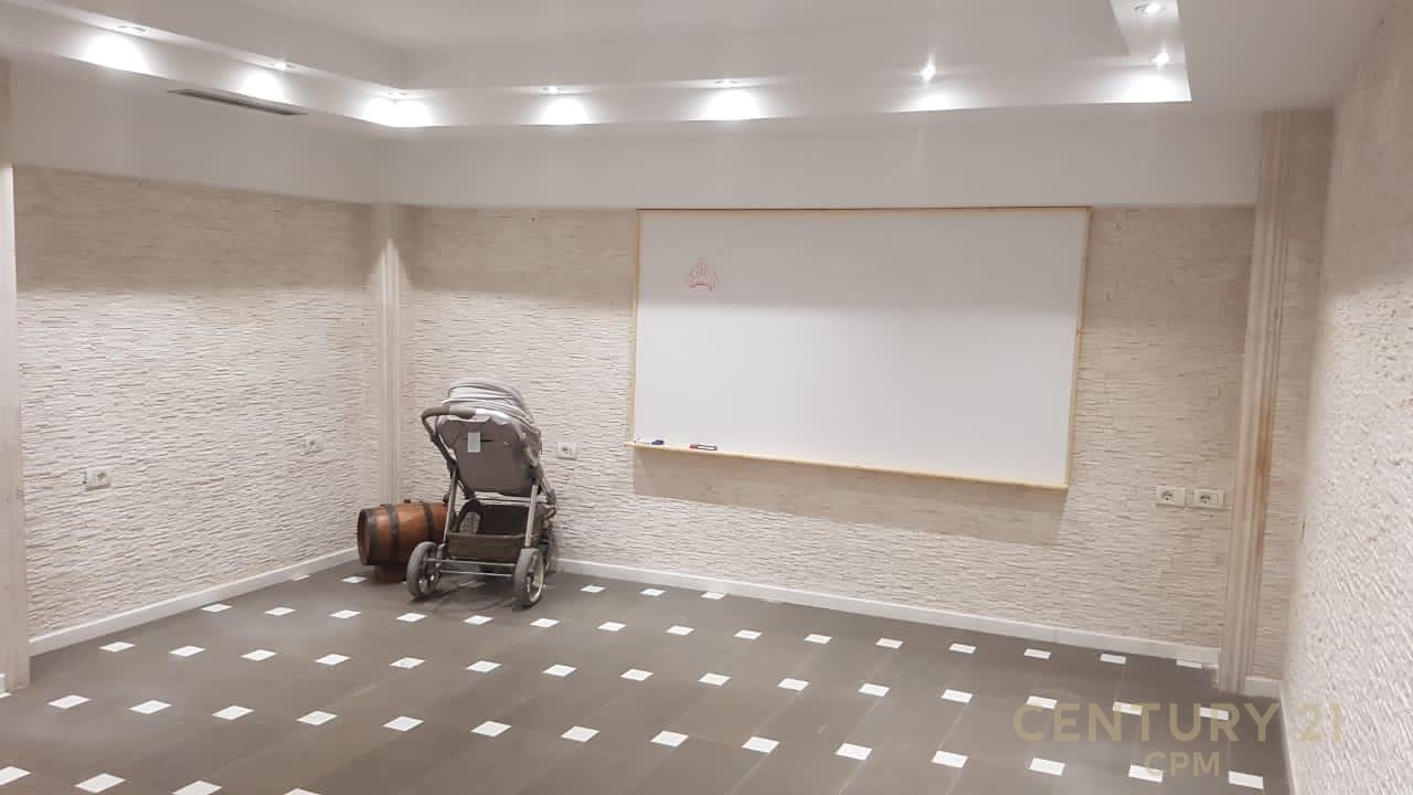 Commercial Space for Sale – Paris Commune