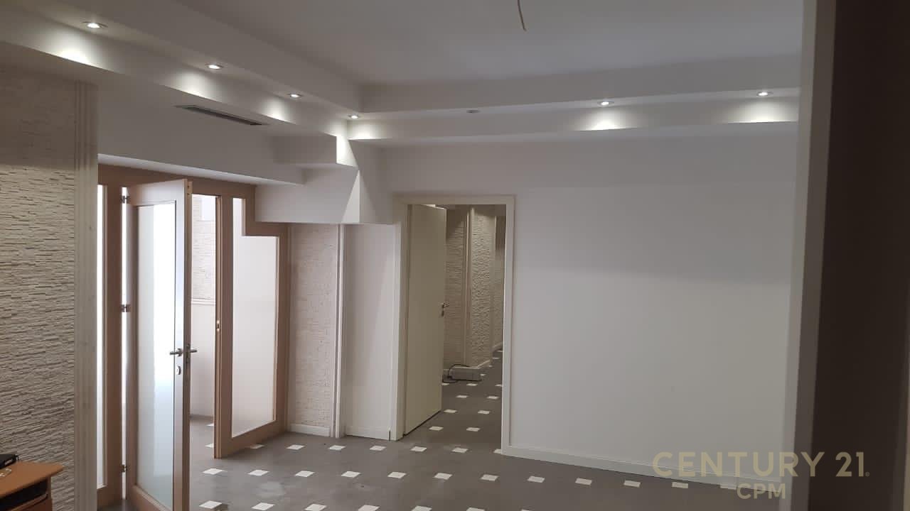 Commercial Space for Sale – Paris Commune