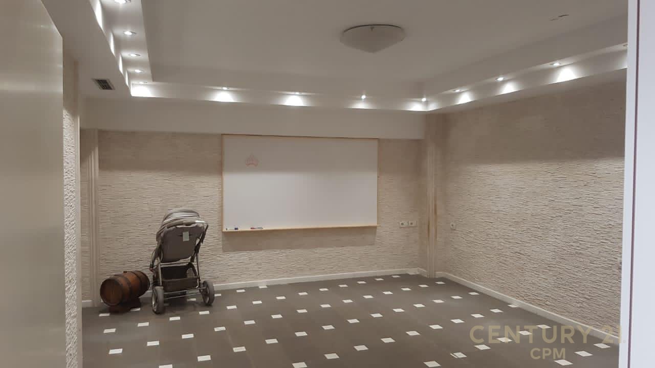 Commercial Space for Sale – Paris Commune