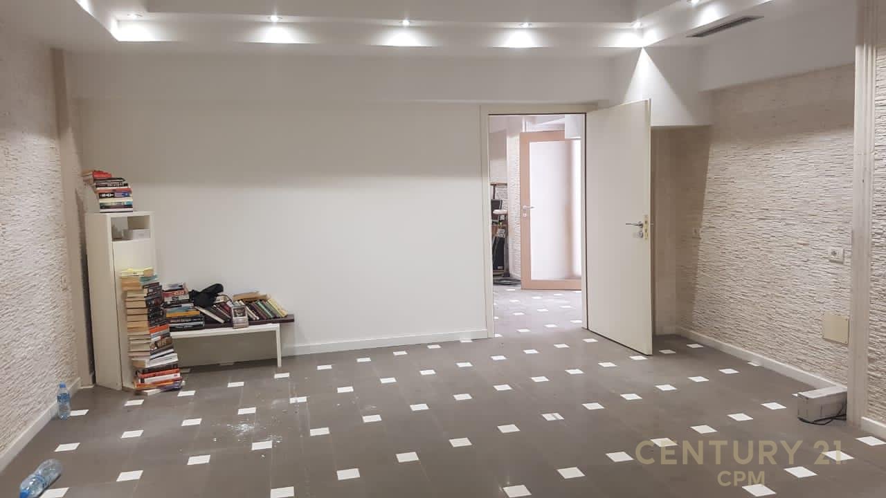 Commercial Space for Sale – Paris Commune