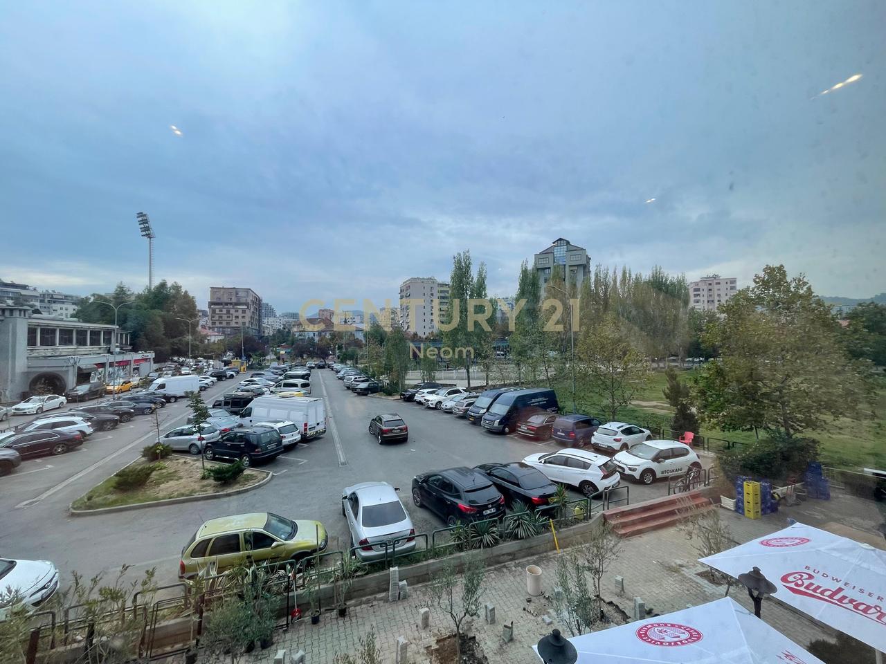 JEPET PËR QIRA, ZYRË E INVESTUAR NË DETAJ, TEK STADIUMI DINAMO
