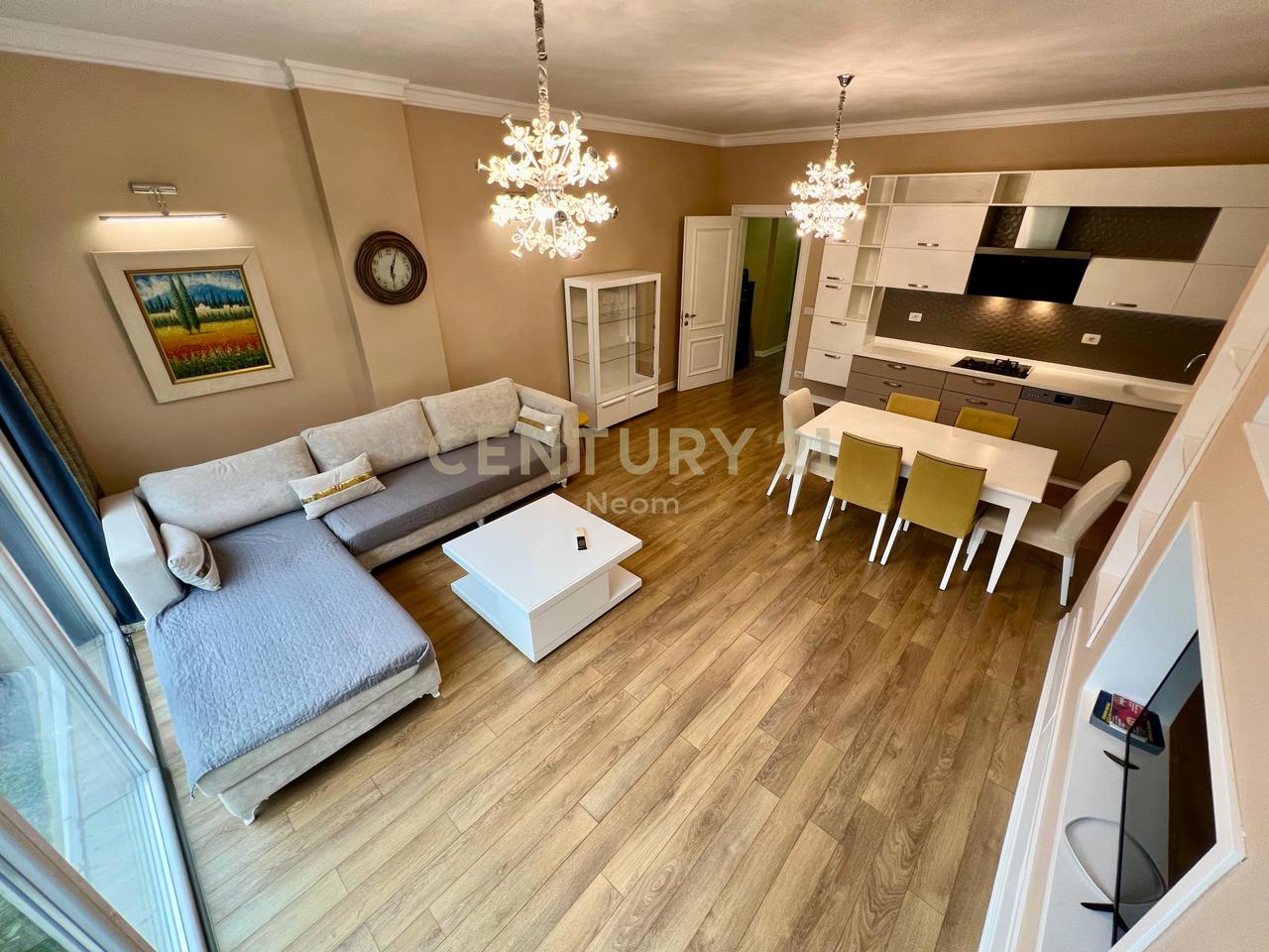 QIRA, APARTAMENT MODERN 2+1 me POST PARKIMI‼️