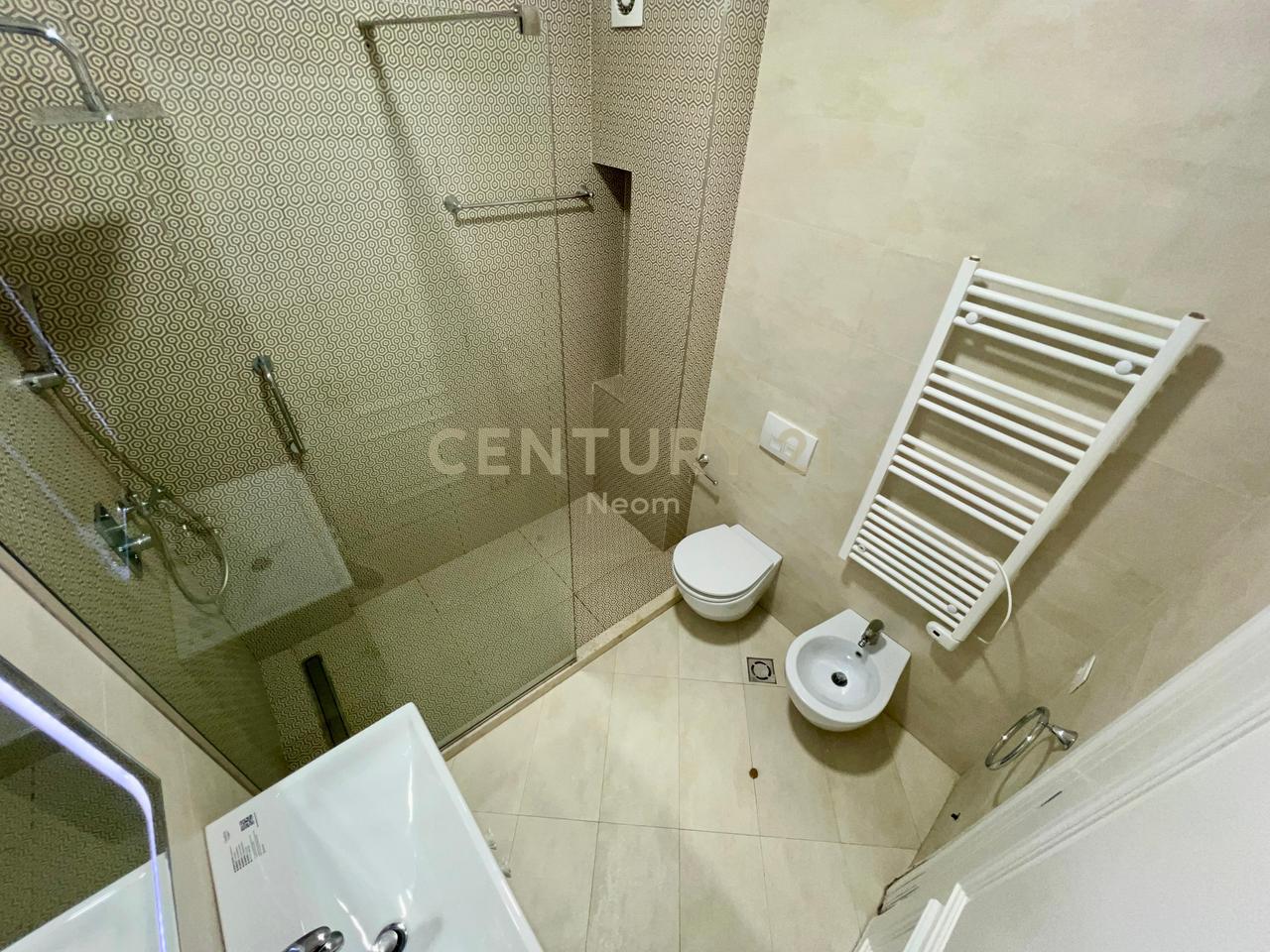 QIRA, APARTAMENT MODERN 2+1 me POST PARKIMI‼️