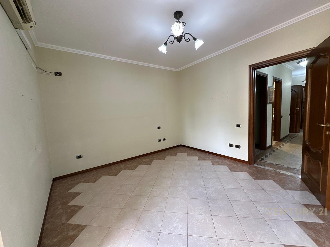 Appartamento 3+1+2+1 in vendita a Lavanteri, Viale Zogu i Parë!